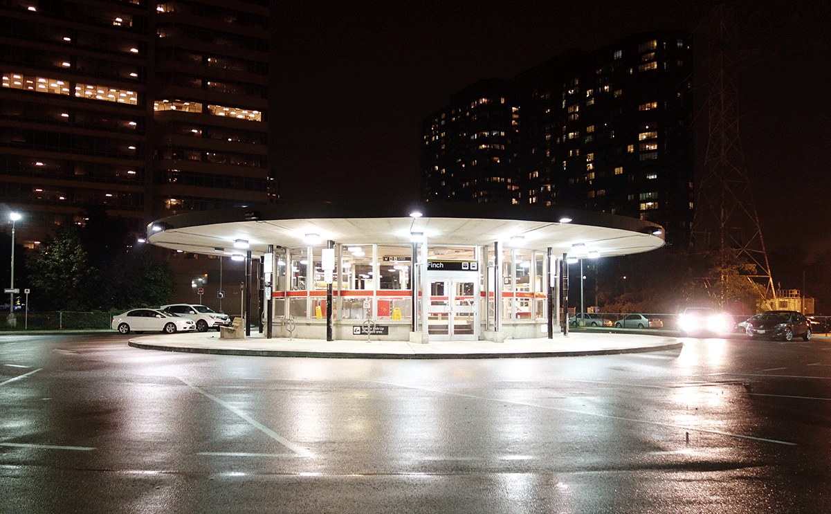 Plaza on Yonge 地铁与周边